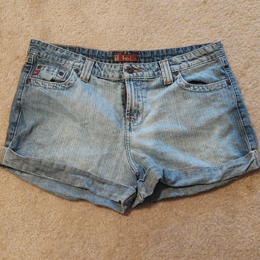 L.E.I jean shorts